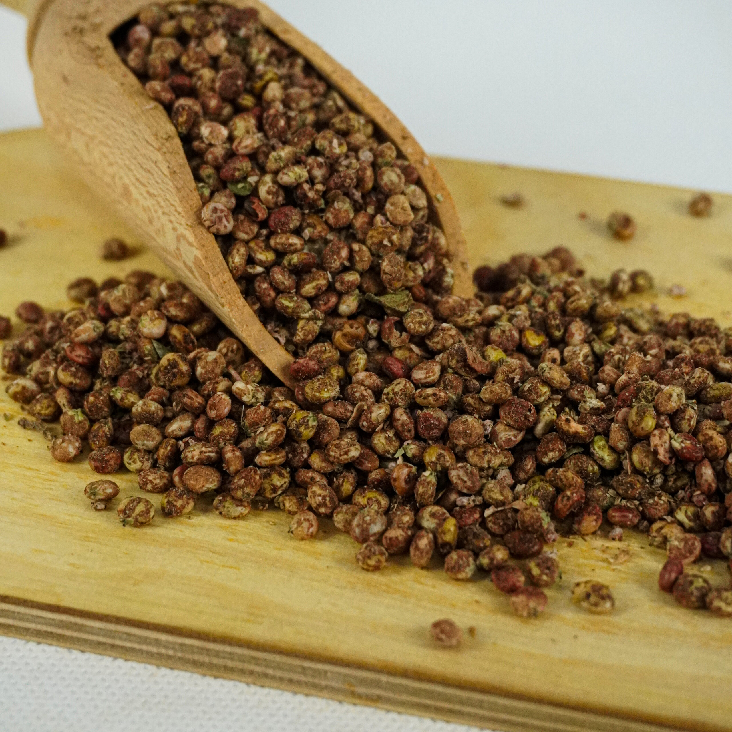 زرین گیاه - زرین گیاه بزرگترین پخش انواع ادویه و دمنوش در ایران سماق قهوه ای درشت